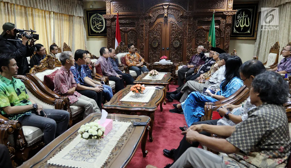 Suasana silaturahmi Perwakilan Emtek dan Jajaran Redaksi SCTV, Indosiar, Liputan6.com, O'Chanel dengan Pengurus Pusat Muhammadiyah di Jakarta, Selasa (30/5). (Liputan6.com/Johan Tallo)