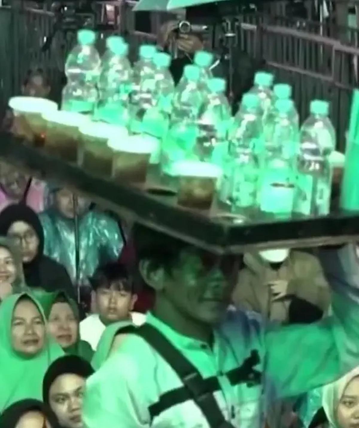 Penjual Es Teh di Ceramah Gus Miftah Dapat Berkah, Umrah hingga Uang Rp100 Juta