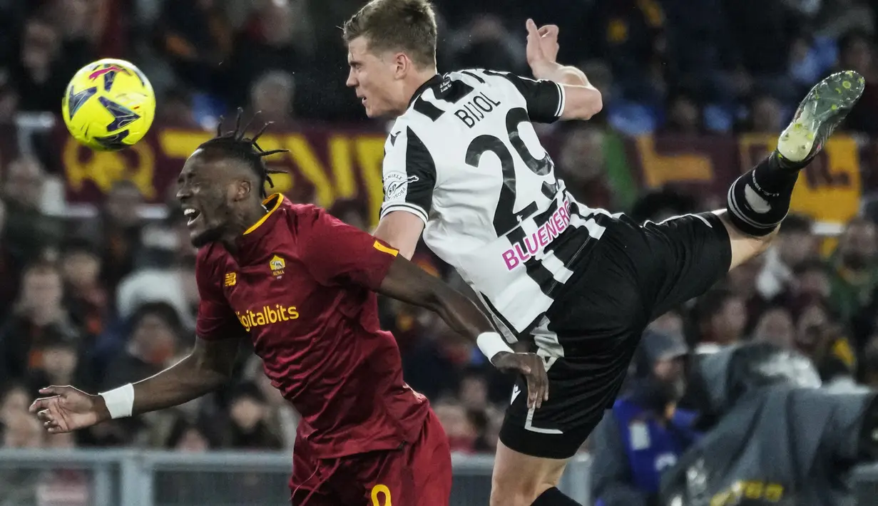 AS Roma menambah keunggulan pada menit ke-91 lewat gol penyerang Tammy Abraham dengan sundulan. (AP Photo/Andrew Medichini)