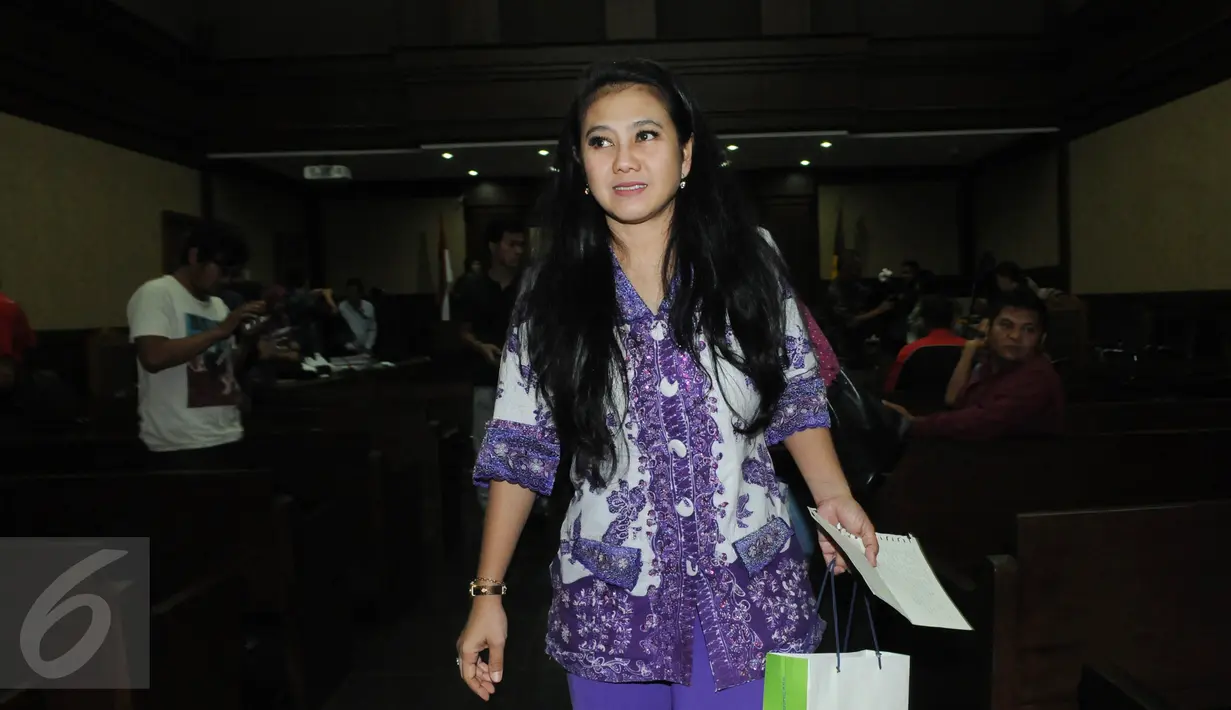 Terdakwa kasus suap pembangunan jalan Kementerian PUPR di Ambon, Damayanti Wisnu Putranti usai menjalani sidang lanjutan di Pengadilan Tipikor, Jakarta, Rabu (20/7). Sidang itu beragenda mendengarkan keterangan saksi. (Liputan6.com/Helmi Afandi) 