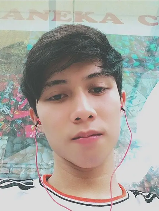 "Menurut aq kak ipul bukan hanya mirip stevan wiliem.... Tpi kalau di perhatiin kak ipul mirip harris j" tulis pemilik akun mandayusifa. (Instagram/ahmad_pule)