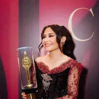 Kapasitas akting Prilly Latuconsina kerap diragukan dan karakternya kerap dicap alay. Kini, ia meraih Piala Citra Pemeran Pendukung Wanita Terbaik FFI 2023. (Foto: Dok. Instagram @prillylatuconsina96)