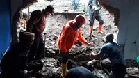 Hujan Deras Picu Longsor di Sukabumi: TPT Jebol-Rumah Warga Rusak Parah