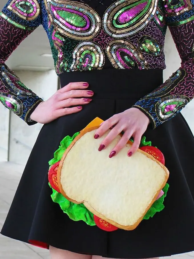 [Bintang] 10 Tas Cewek Bentuk Makanan yang Berpotensi Bikin Diet Gagal