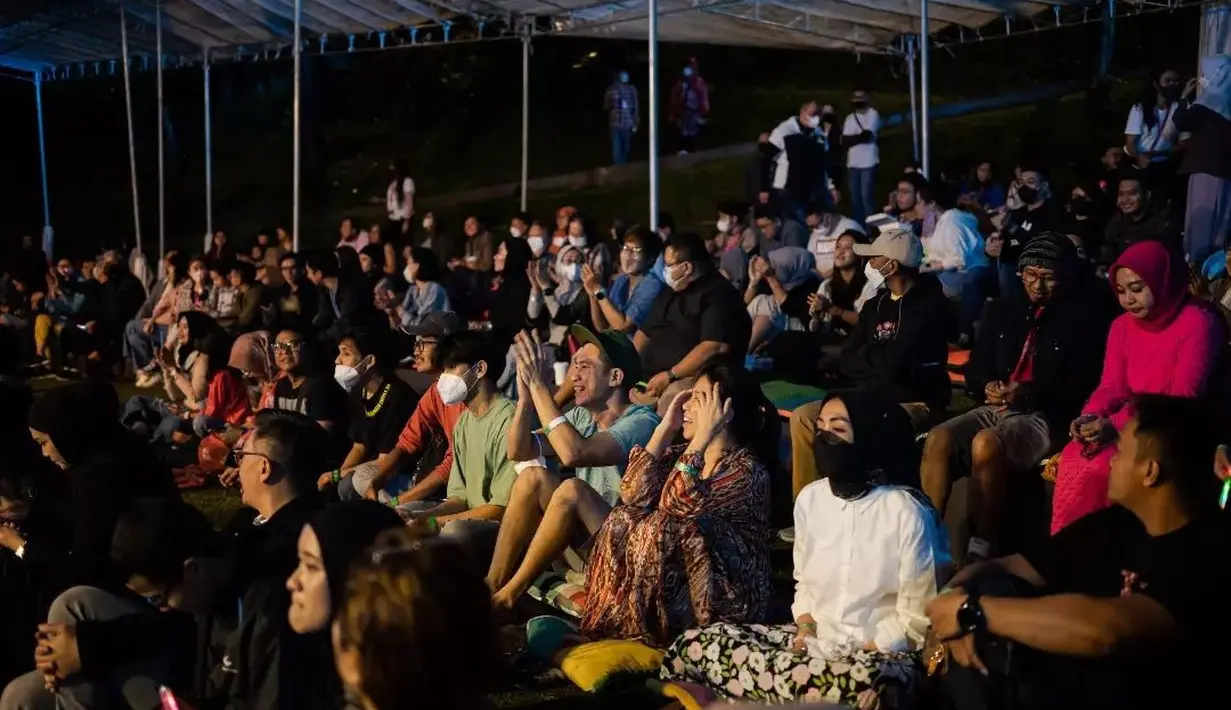 Meski sempat hujan, animo penonton tetap tinggi nikmati gelaran perdana GAIA Music Festival. [Instagram @gaiamusicfest]