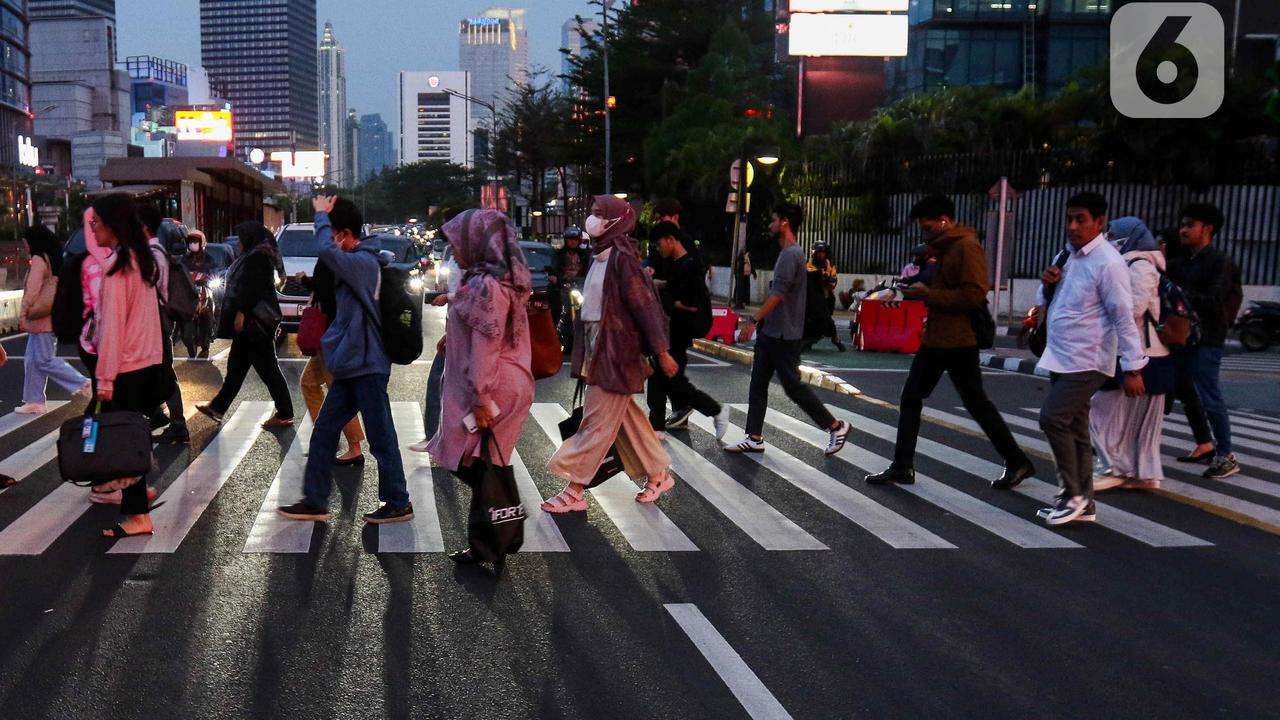 Hitung-hitungan Biaya Hidup Layak di Jakarta Rp14,8 Juta, UMP 2025 Naik Hanya Jadi Rp5,3 Juta