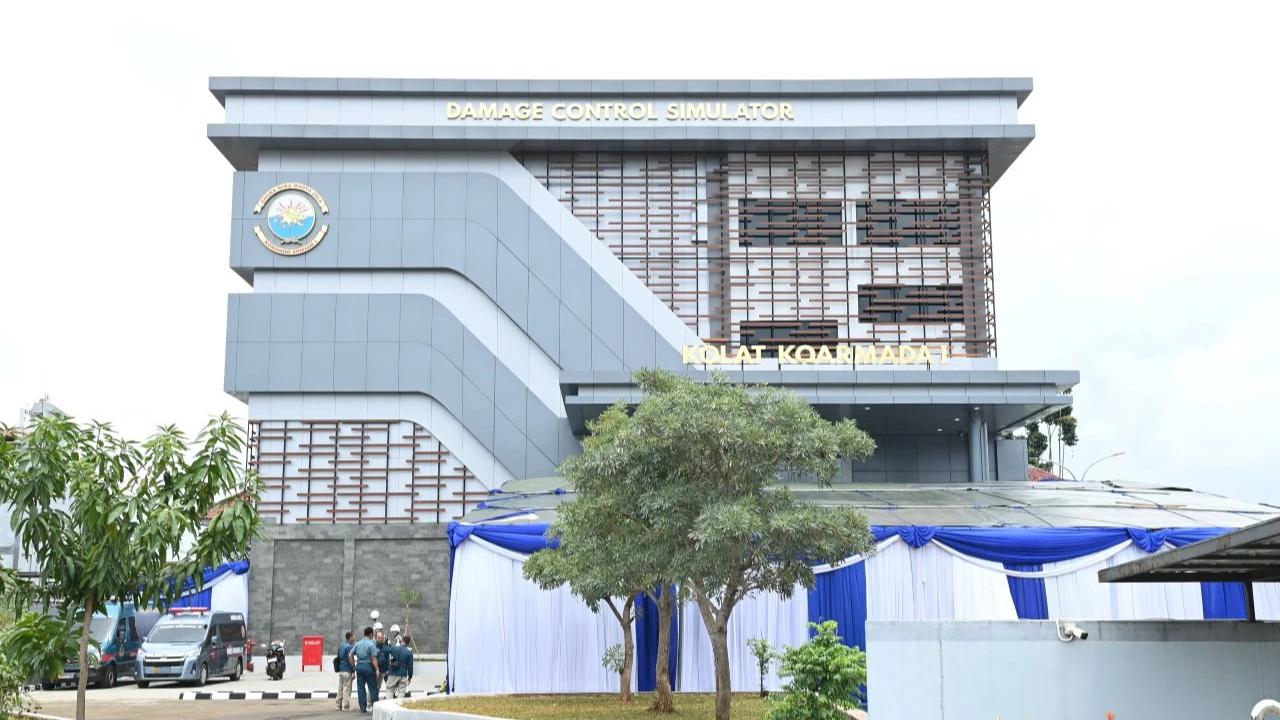 Gedung Damage Control Simulator (DCS) di Komando Latihan (Kolat) Komando Armada I, Jakarta