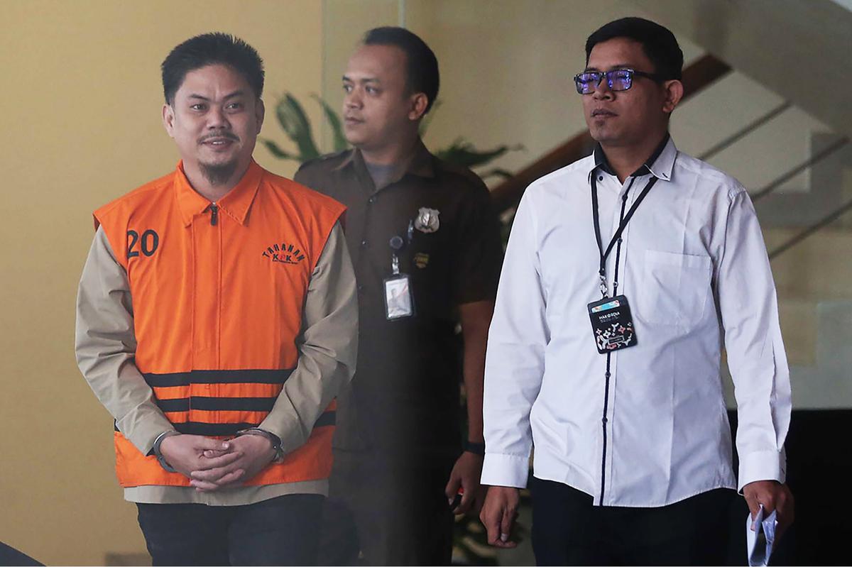 FOTO: Bupati Nonaktif Kolaka Timur Abdul Aziz Jalani Pemeriksaan KPK Terkait Korupsi RSUD