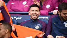 Sergio Aguero tertawa di bangku cadangan saat pertandingan melawan Stoke City di Liga Inggris di Stadion Etihad di Manchester, (14/10). Aguero mengalami kecelakaan setelah pulang nonton konser di Amsterdam, Belanda (28/9/2017).  (AFP Photo/Oli Scarff)