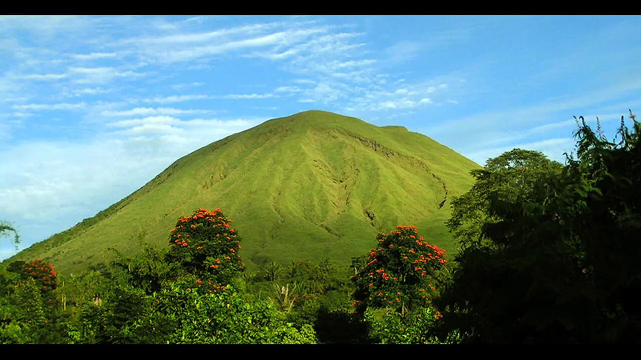 gunung lokon