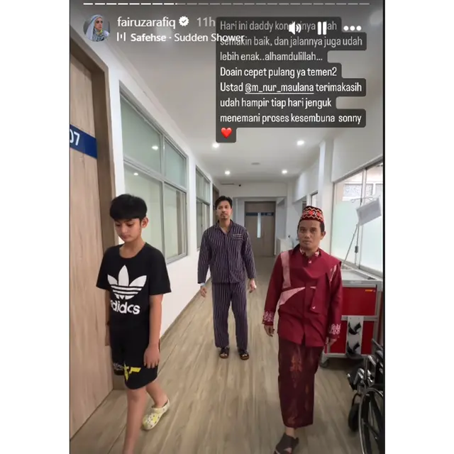 6 Potret Terbaru Sonny Septian, Belajar Jalan di Lorong RS Didampingi Sang Istri