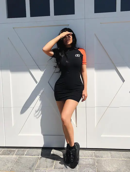 Dilansir dari Cosmopolitan, Kylie merasa sangat terkejut karena banyak orang yang menghujat anaknya. (instagram/kyliejenner)