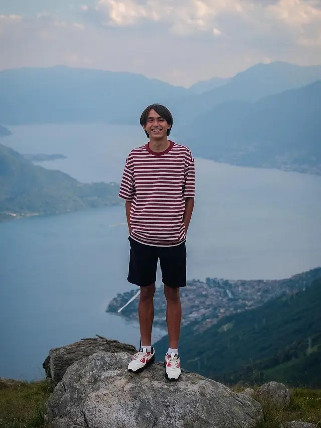 Darius Sinathrya berlibur di Italia bersama keluarga kecil