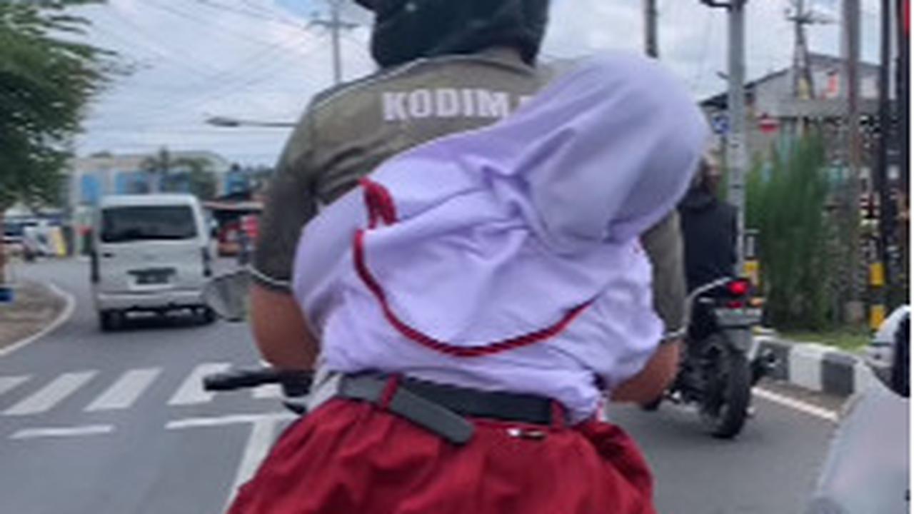 Sederhana Tapi Luar Biasa, Cara Anggota TNI Hibur Putri Kecilnya saat Naik Motor di Lampu Merah ini Bikin Senyum-Senyum Sendiri