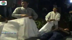 Suasana lomba memasang kain kafan berlangsung meriah meski agak terkesan menyeramkan.