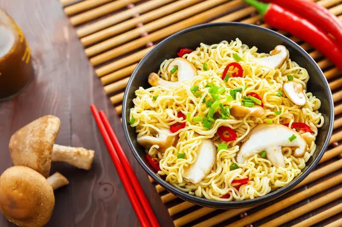 Mie Instan Memang Praktis, Tapi Tekanan Darah Bisa Melonjak