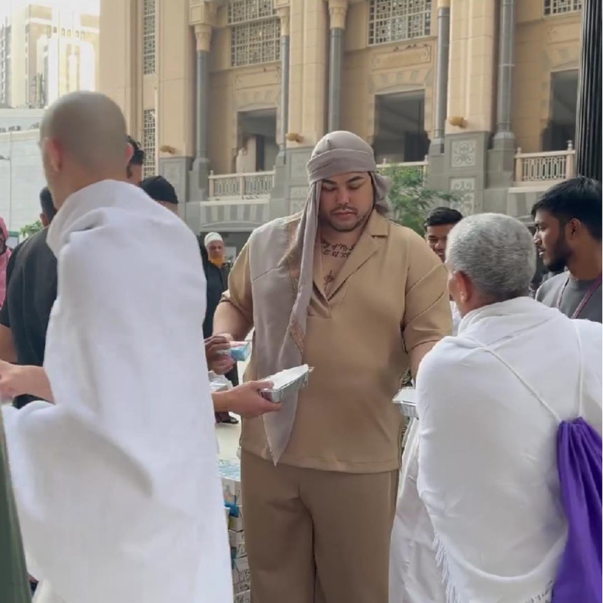 Potret Ivan Gunawan Ajak Karyawan Ikut Umroh, Ungkap Sebagai Perjalanan Spiritual Penuh Berkah
