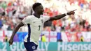 <p>Pemain Inggris, Bukayo Saka melakukan selebrasi setelah mencetak gol penyeimbang 1-1 ke gawang Siwss pada laga perempat final Euro 2024 di Duesseldorf Arena, Duesseldorf, Jerman, Sabtu (06/07/2024). (AP Photo/Martin Meissner)</p>