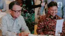 Menteri ESDM Arifin Tasrif (kiri) dan Wakil Menteri BUMN Budi Gunadi Sadiki saat hadir dalam pembukaan Jakarta Energy Forum 2020 di Jakarta, Senin (2/3/2020). Jakarta Energy Forum 2020 tersebut mengangkat tema ‘The Future of Energy’.  (Liputan6.com/Faizal Fanani)