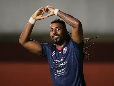 Carlos Fortes dan M. Rafli membawa Arema FC menang 2-0 atas Persiraja dalam laga pekan kedelapan BRI Liga 1 2021/2022 di Stadion Maguwoharjo, Sleman, Sabtu (23/10/2021). (Bola.com/Bagaskara Lazuardi)