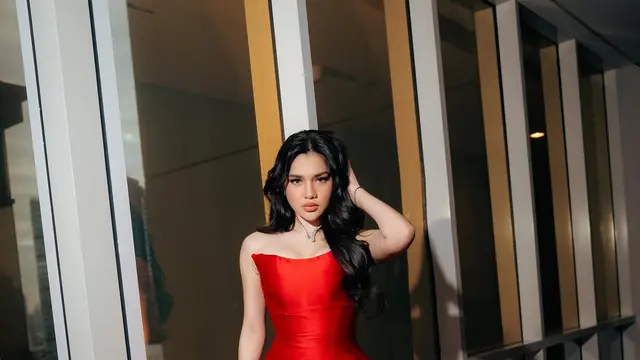 Model Dress Mewah yang Bikin Davina Karamoy Tampil Glamor di Berbagai Kesempatan