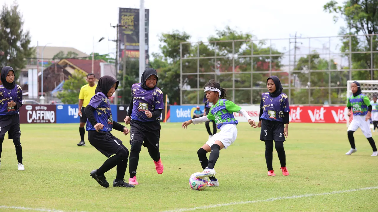 Keseruan Podium juara MilkLife Soccer Challenge Solo Seri 1 2025-2026