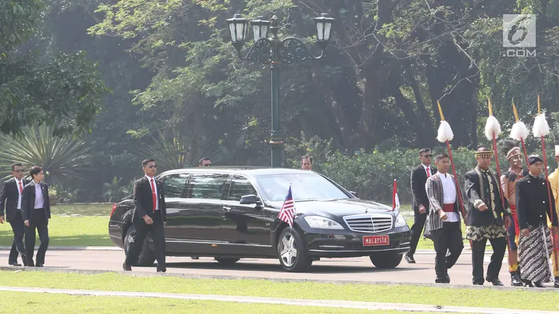 Jokowi Sambut Langsung Mahathir di Istana Bogor