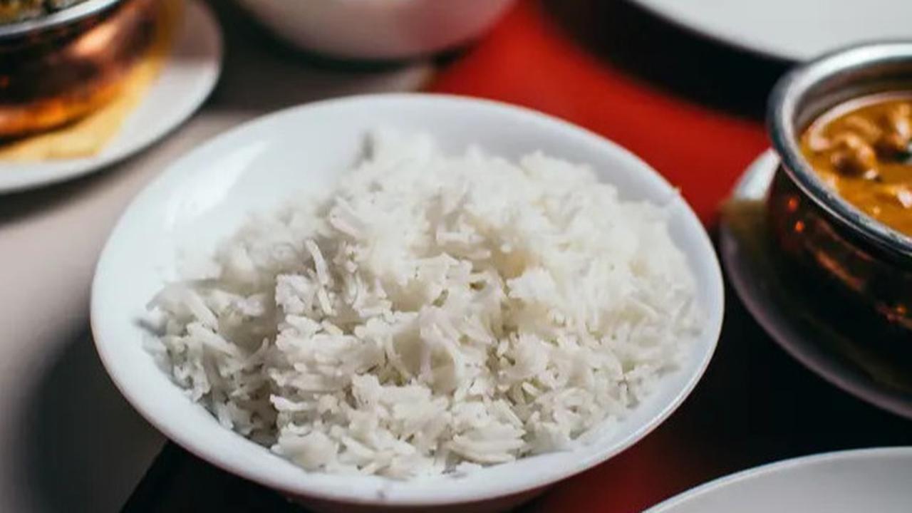 Nasi Terlalu Keras atau Lembek? Ini Cara Memasak Nasi agar Tepat dan Pulen
