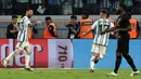 Messi mencetak hattrick dalam pesta gol tersebut. Sisanya, gol dilesakkan oleh Nicolas Gonzalez, Enzo Fernandez, Angel Di Maria, dan Gonzalo Montiel. (Alejandro PAGNI/AFP)
