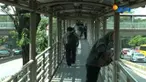 Akibat aksi mogok para awak dan karyawan bus Transjakarta, para calon penumpang terlantar di sejumlah halte busway di Jakarta.
