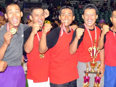 Citizen6, Surabaya: Kegiatan Kejurnas Karate “ Marinir Open-III 2012” yang berlangsung selama tiga hari tersebut keluar sebagai Juara umum dari kontingen Inkai Jatim. (Pengirim: Budi Abdillah) 