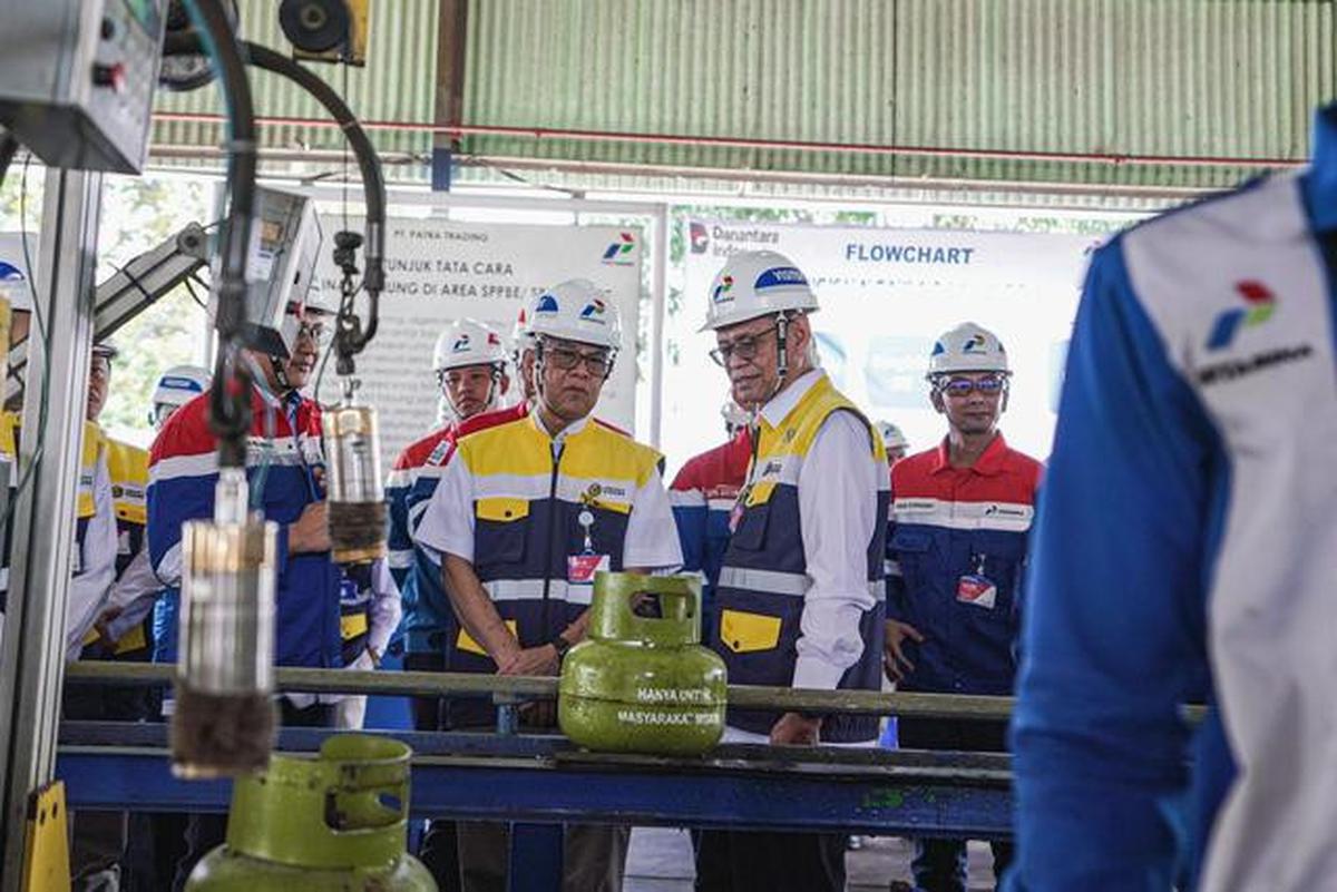 Tinjau Fuel Terminal Padalarang, Wamen ESDM dan PPN Pastikan Stok BBM hingga LPG Aman