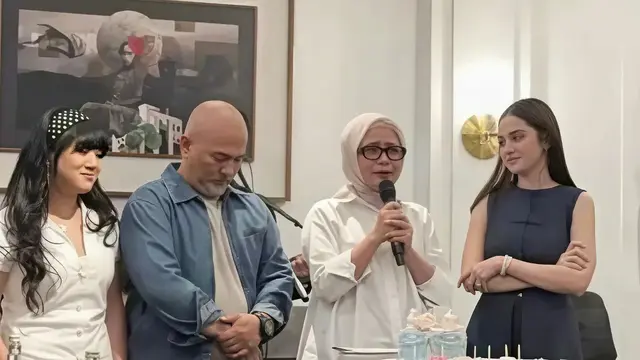 Syifa Hadju saat merayakan ulang tahun sang ibunda. [@syifahadju]