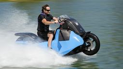 Gibbs Biski ditenagai mesin bensin 2-silinder yang menghasilkan tenaga sebesar 55 Hp. Dapur pacu tersebut bisa membuat motor ini melesat di darat hingga 128 km/h dan 48 km/h di air. Gibbs menyematkan Gibbs Custom Dual-Jet Technology untuk menjadi penggerak di air. (Source: gibbsamphibians.com)