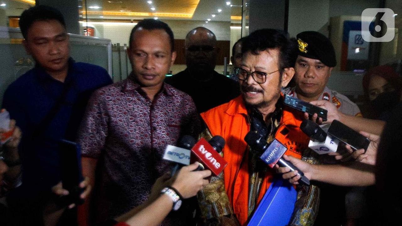 Hal itu diungkapkan ketika majelis hakim, Ida Ayu Mustikawati menanyakan ke saksi soal adanya biaya untuk sunatan cucu dari anaknya Kemal Redindo.<br>