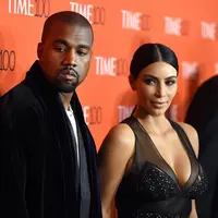 Kim Kardashian dan Kanye West tuai komentar pedas. (Foto: AFP)