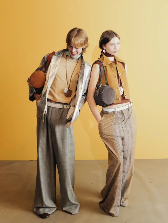 Coach Spring 2026 Hadir di NYFW, Rayakan Semangat Jalanan New York dengan Sentuhan Romantis