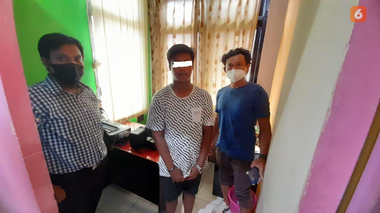 Pelaku RA saat diringkus Tim Reptil Polsek Tilongkabila (Arfandi Ibrahim/Liputan6.com)