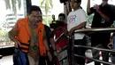 Bupati Lombok Barat nonaktif, Zaini Arony menjalani pemeriksaan di gedung KPK, Jakarta, Rabu (15/4/2015). Zaini merupakan tersangka kasus dugaan pemerasan terkait permohonan izin pengembangan kawasan wisata di daerahnya. (Liputan6.com/Andrian M Tunay)