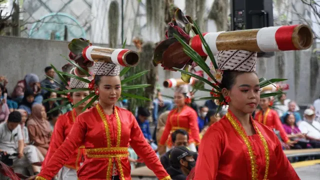 PT Siluet Nyoman Nuarta dan NuArt mengimkan perdana bilah-bilah yang akan menjadi pondasi puncak tertinggi dimana terletak sayap burung garuda di sisi paling luar bangunan Istana Presiden di Ibu Kota Nusantara (IKN), Rabu (30/8/2023) malam. (Dok NuArt)