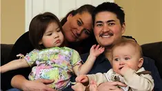  Kisah Thomas Beatie, seorang pria transgender yang pernah hamil tiga kali kembali mengemuka di media massa Inggris. Baru-baru ini, pria yang aslinya wanita dan berganti kelamin menjadi lelaki di tahun 2003 ini mulai lega karena permohonan cerai yang pern