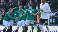 Pahlawan Plymouth adalah Ryan Hardie yang membuat gol di menit ke-53 lewat penalti. (AP Photo/Alastair Grant)