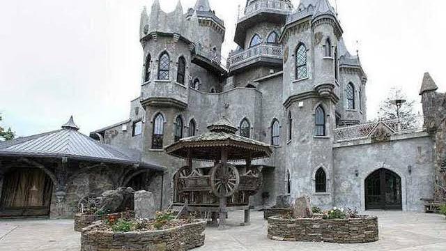 Kastil Chrismark (sumber: businessinsider)