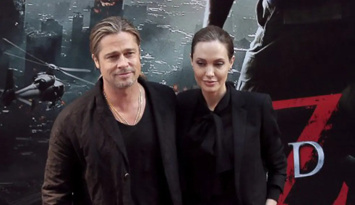 Belum lama ini Angelina Jolie dan Brad Pitt membawa kabar baik untuk para penggemarnya. Keduanya dikabarkan menghentikan proses cerai mereka dan akan kembali rujuk menjalin hubungan rumah tangganya. (AFP/Acques Demarthon)
