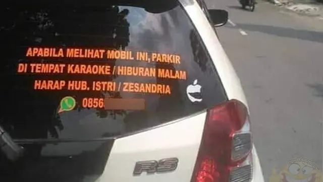 Foto Tulisan Lucu di Belakang Mobil Bikin Fokus Buyar Saat Berkendara