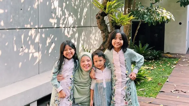 Potret Natasha Rizky Bareng Anak-anak