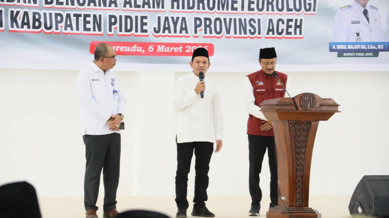 Mendagri dan Mensos Serahkan Bansos Tahap Pertama Hampir Rp900 Miliar kepada Masyarakat Terdampak Bencana