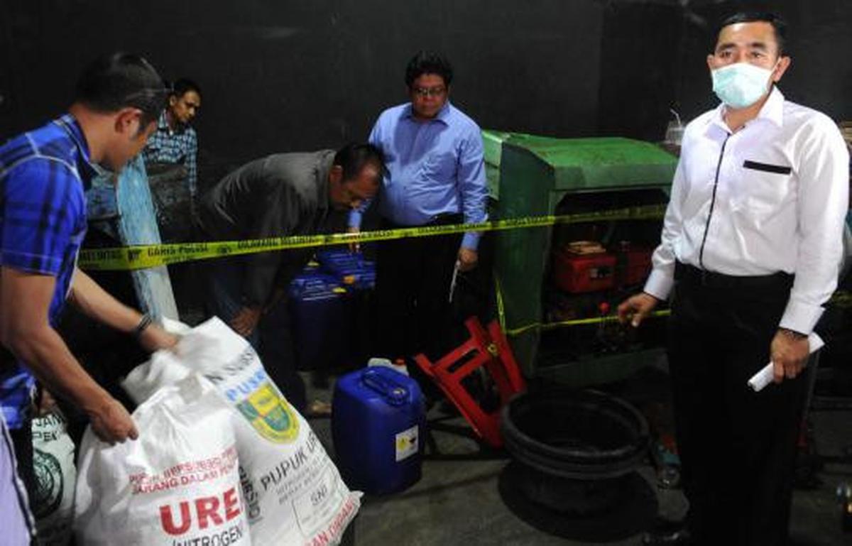 Gudang pengoplosan pupuk bersubsidi digerebek Polisi