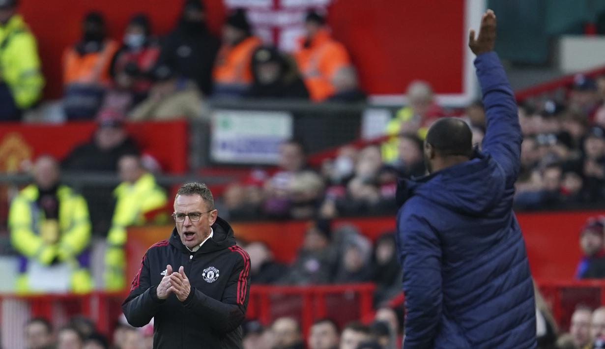 Manchester United tercatat melancarkan 12 tembakan sepanjang babak pertama, dengan dua di antaranya tercatat sebagai shots on target. Namun, anak-anak asuh Ralf Rangnick tak kunjung mengonversikan peluang yang lahir menjadi gol. (AP Photo/Jon Super)