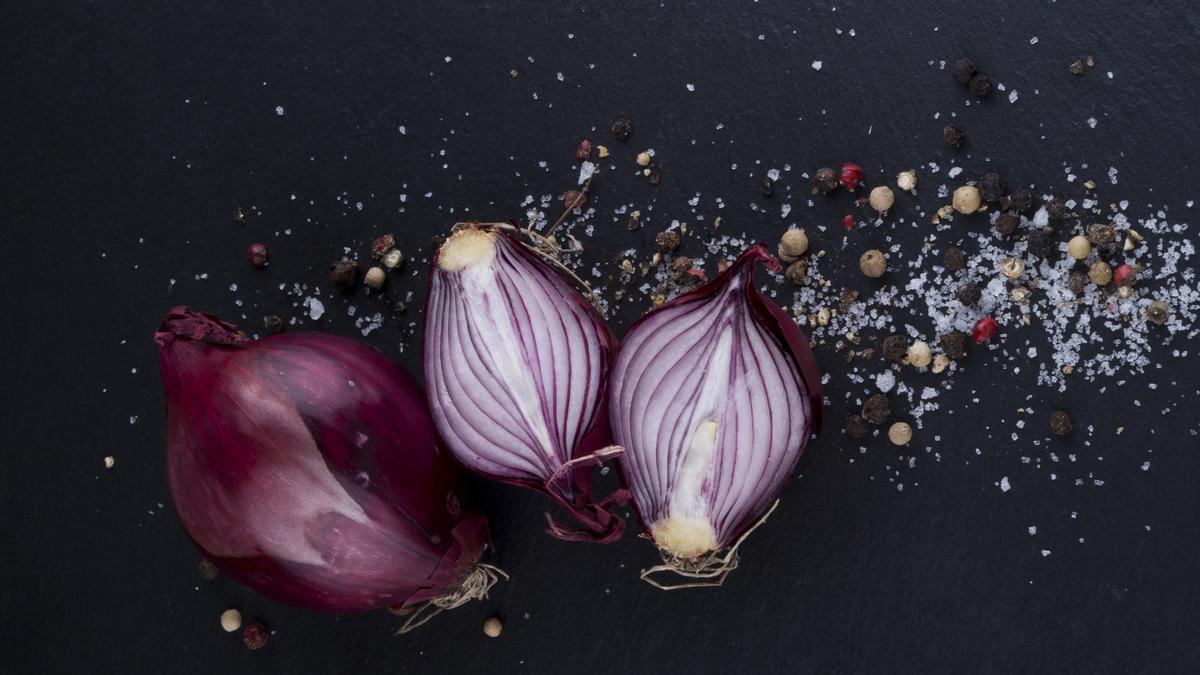 Gak Pakai Lama, Begini Cara Cepat Kupas Bawang Merah Tanpa Pedih di Mata